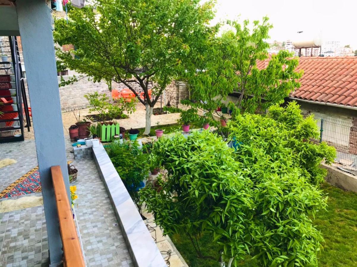 "Mani Guest House" Gjirokastër Eksteriør billede