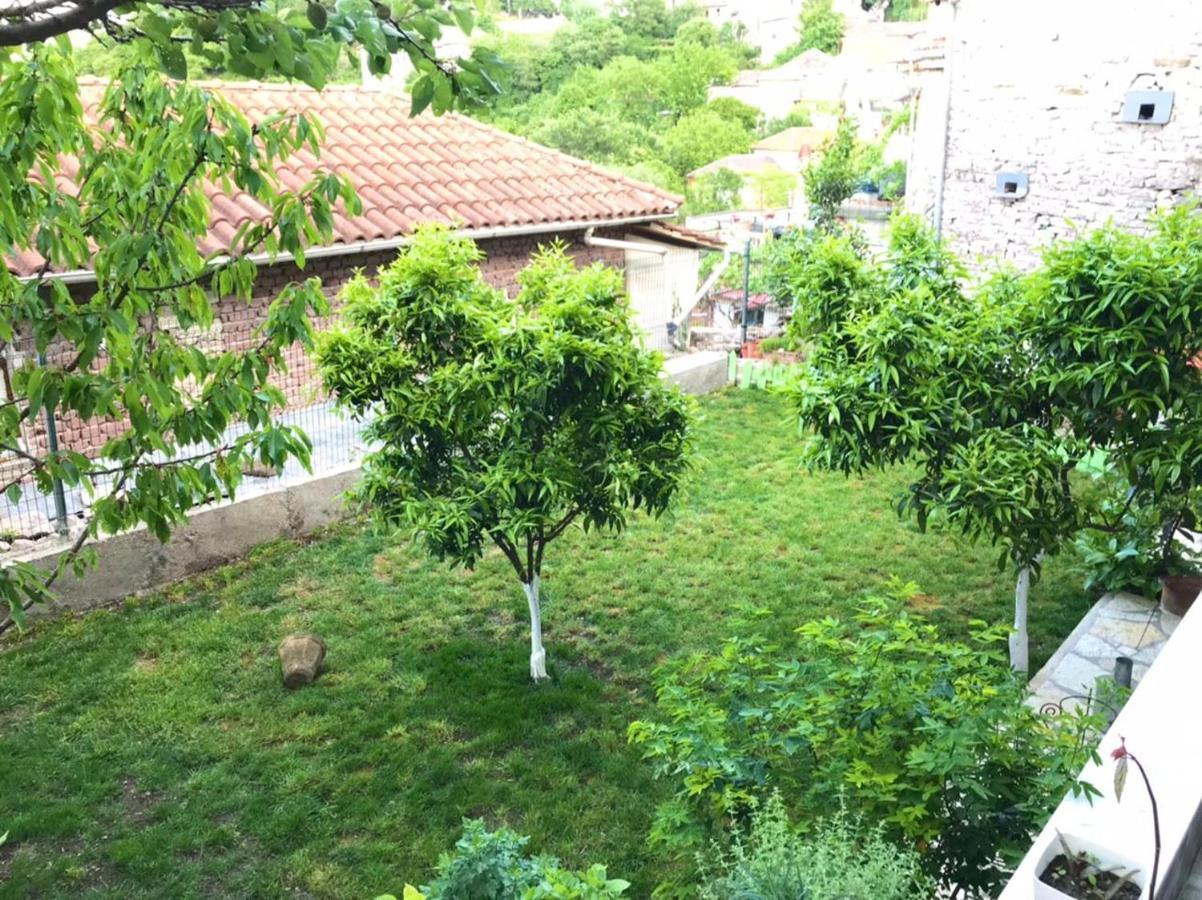 "Mani Guest House" Gjirokastër Eksteriør billede