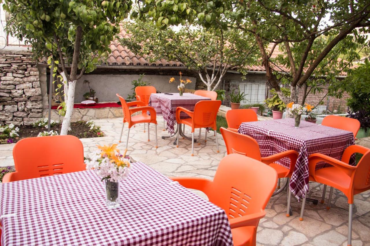"Mani Guest House" Gjirokastër Eksteriør billede
