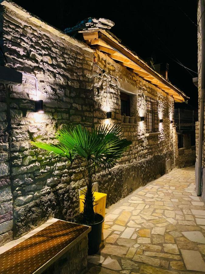 "Mani Guest House" Gjirokastër Eksteriør billede