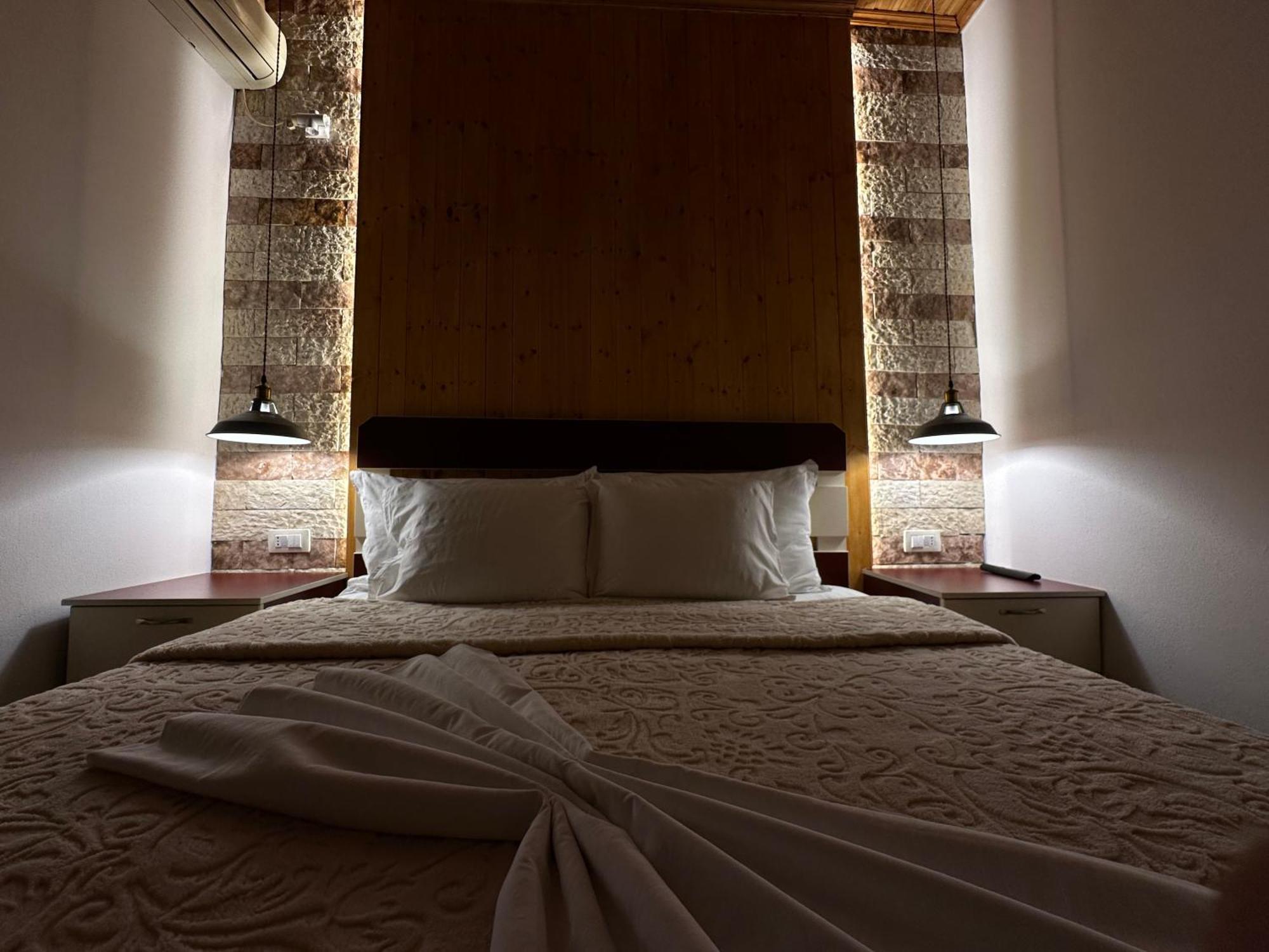 "Mani Guest House" Gjirokastër Eksteriør billede