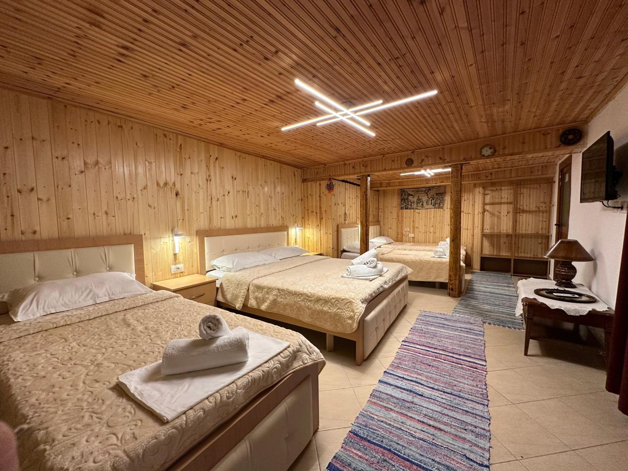 "Mani Guest House" Gjirokastër Eksteriør billede