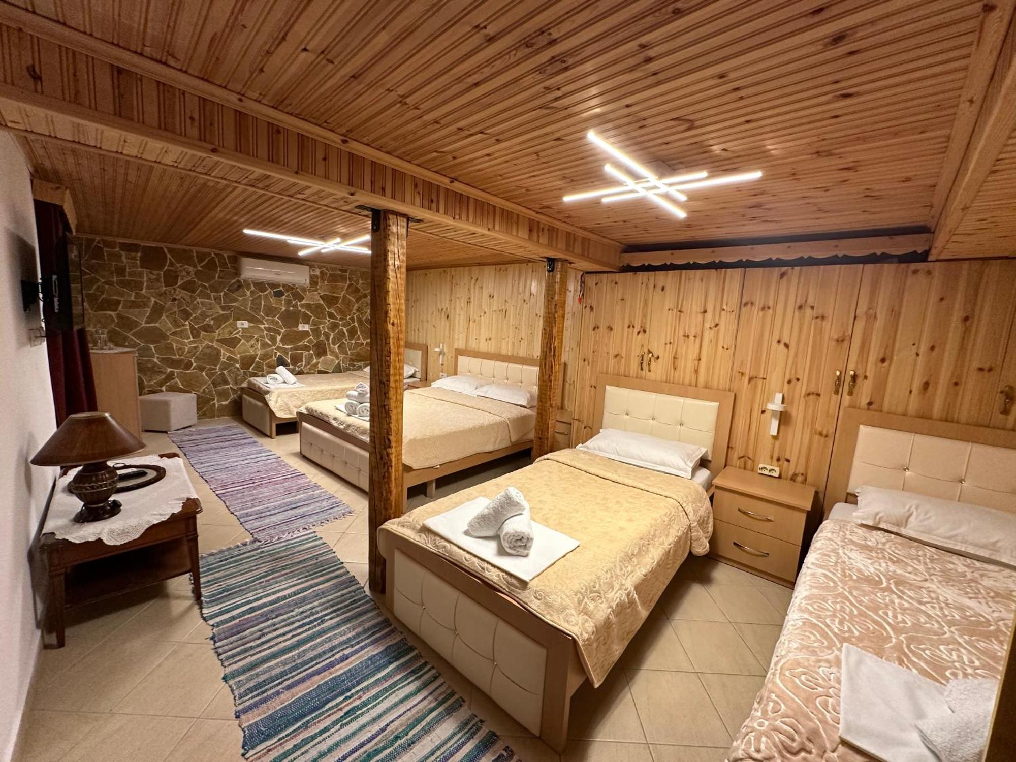 "Mani Guest House" Gjirokastër Eksteriør billede