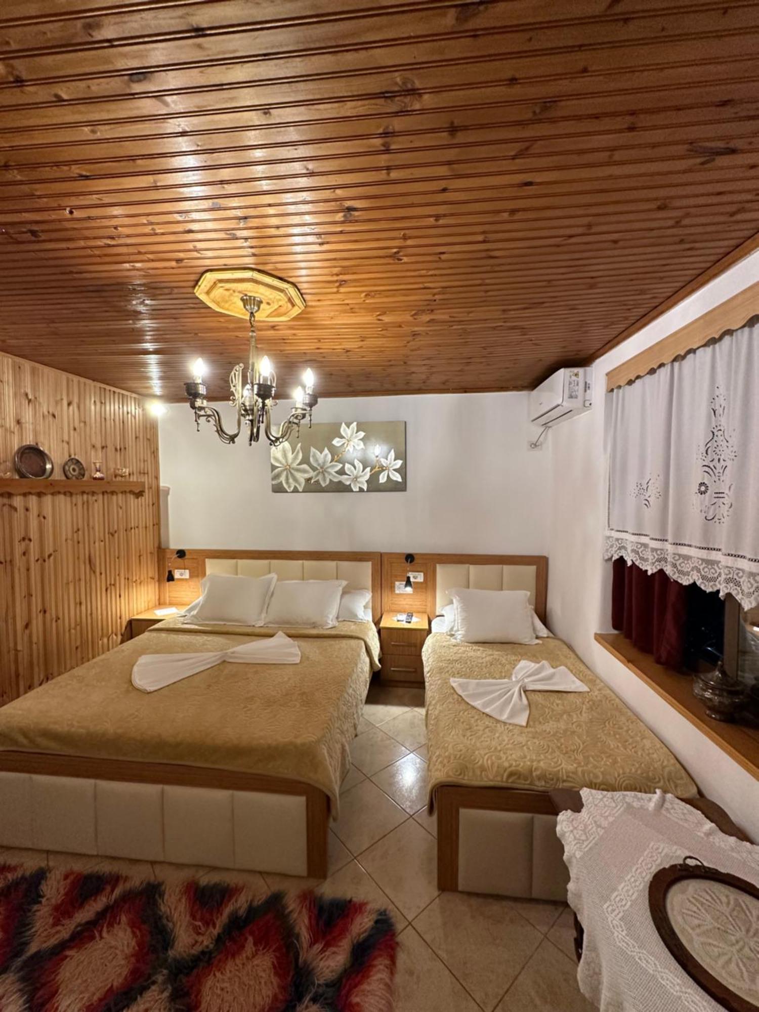 "Mani Guest House" Gjirokastër Eksteriør billede