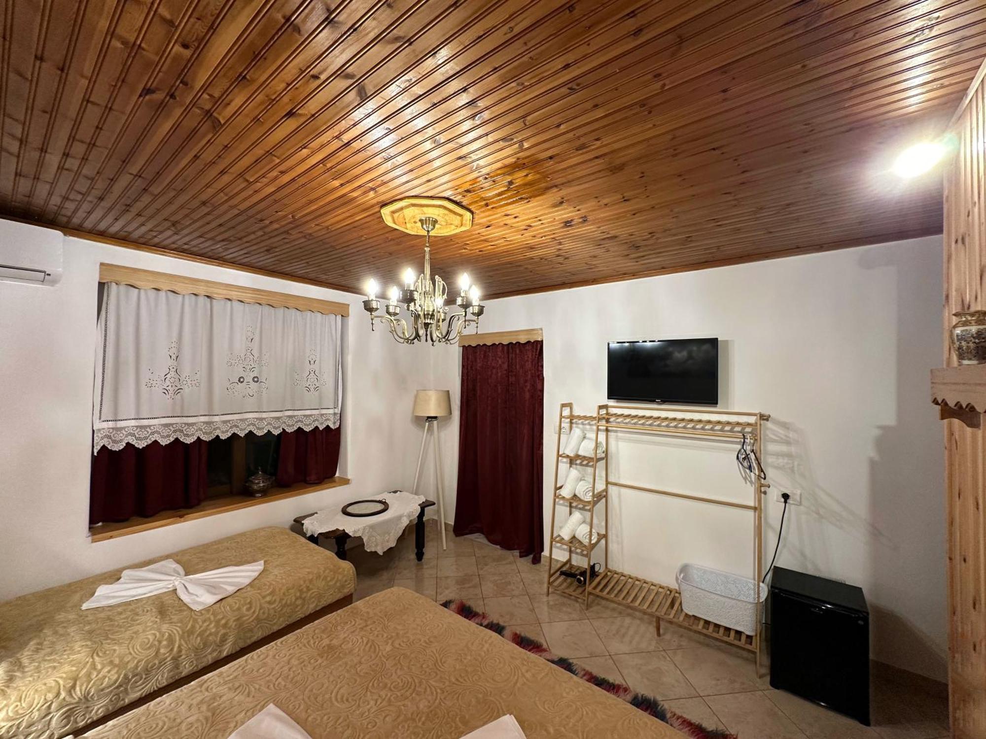 "Mani Guest House" Gjirokastër Eksteriør billede