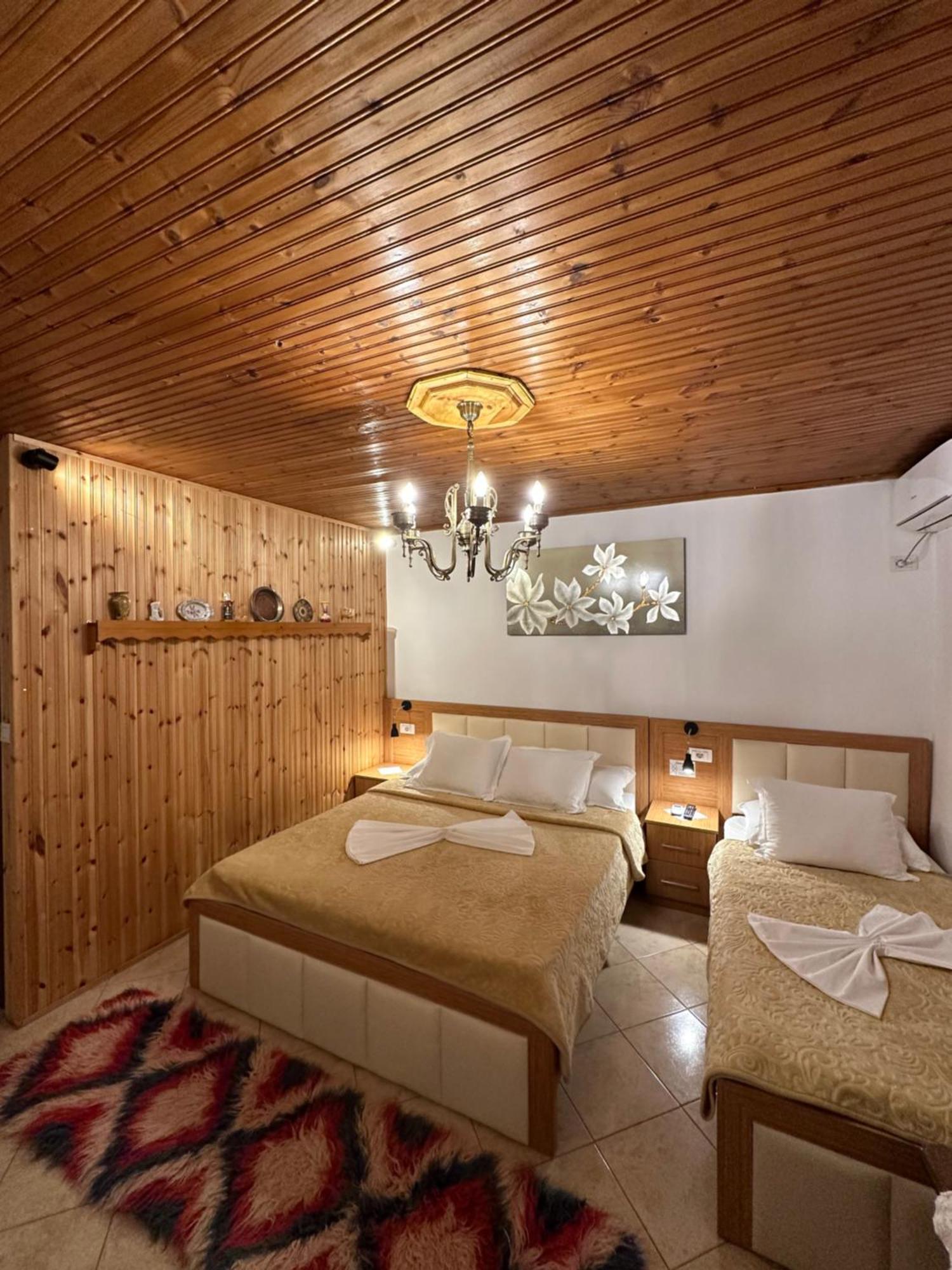"Mani Guest House" Gjirokastër Eksteriør billede