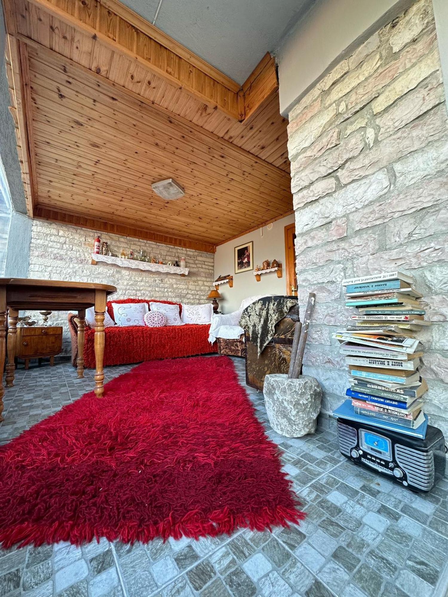 "Mani Guest House" Gjirokastër Eksteriør billede